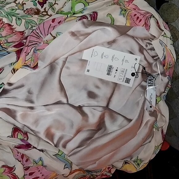 Zara flower Robe ..soooo beautiful silk inside ..very very sexy and well made!! - Picture 4 of 8